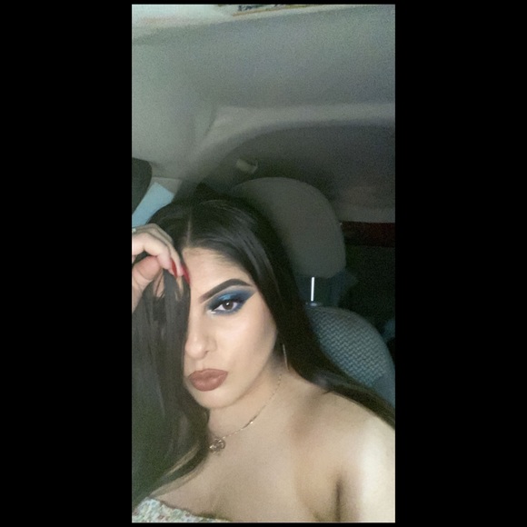 Meet your Posher, Cintia - Picture 1 of 1